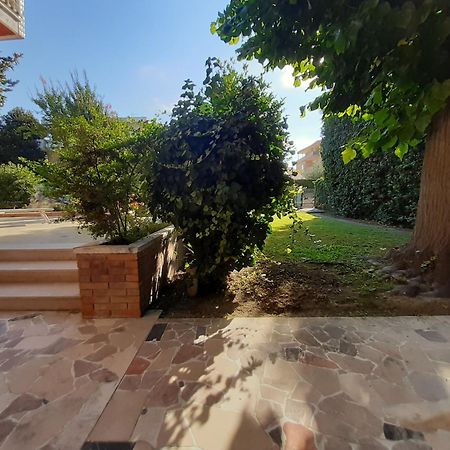 La Gran Dama Bed & Breakfast Roseto Degli Abruzzi Exterior photo