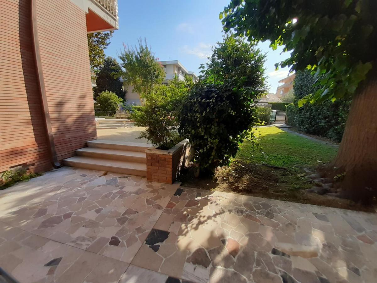 La Gran Dama Bed & Breakfast Roseto Degli Abruzzi Exterior photo